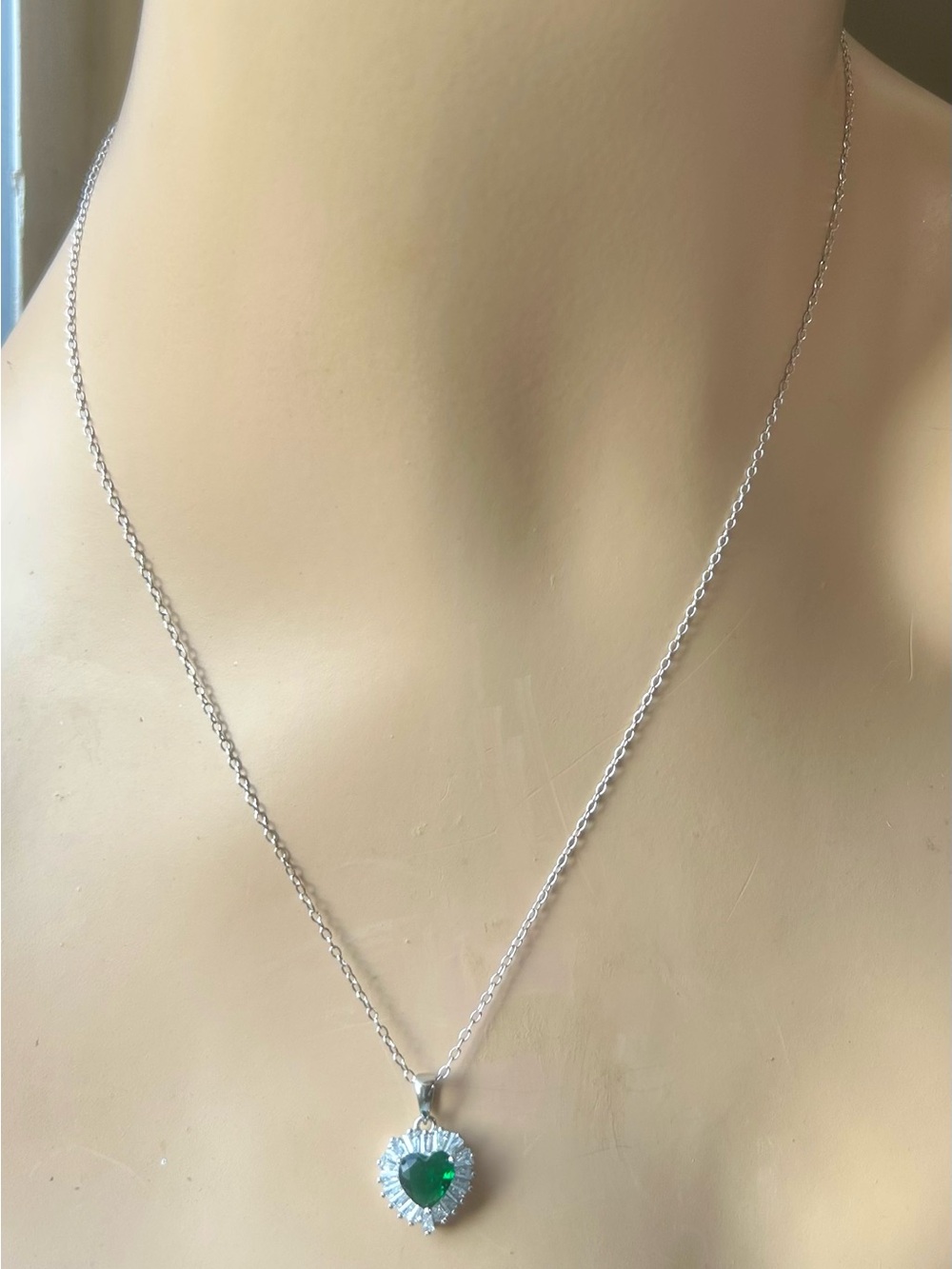 Heart Shaped 925 Sterling Silver Green Gem Pendant Necklace - Silver